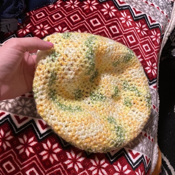 Yellow handmade beanie - Picture 2 of 2